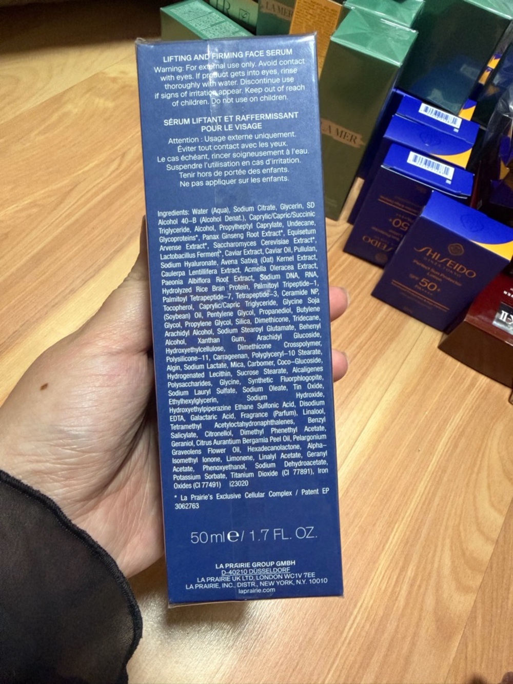 La Prairie Navy Blue Lifting and Firming Face Serum Box - Picture 2 of 3